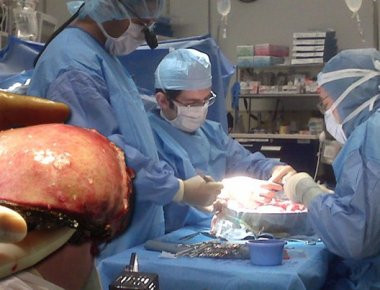 «Σφάζουν ζωντανά τα προσφυγόπουλα οι Τούρκοι και τους παίρνουν τα όργανα»! (Σκληρό βίντεο)